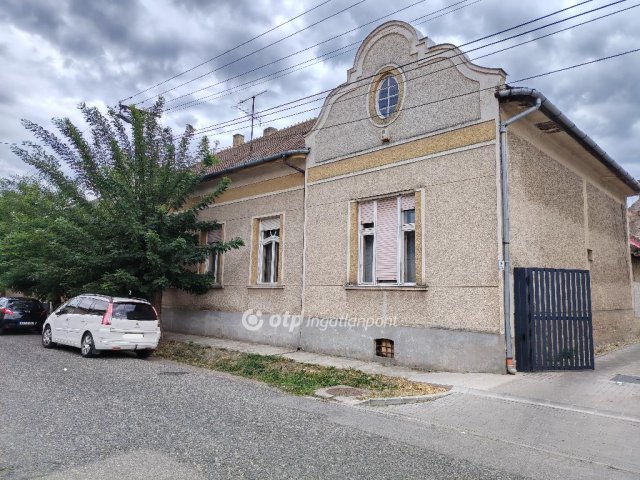 Eladó családi ház, Cegléden 78 M Ft, 5+1 szobás