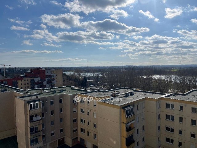 Eladó panellakás, Székesfehérvárott 65 M Ft, 2+1 szobás