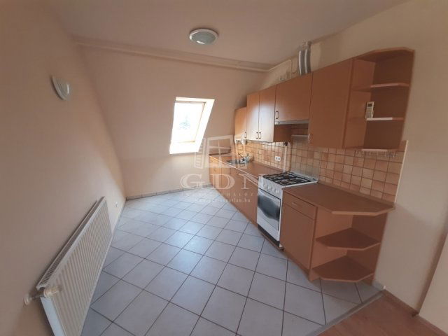 Kiadó téglalakás, albérlet, Székesfehérvárott 190 E Ft / hó