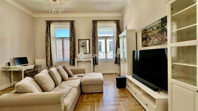 Eladó téglalakás, Budapesten, VI. kerületben 119 M Ft, 2 szobás