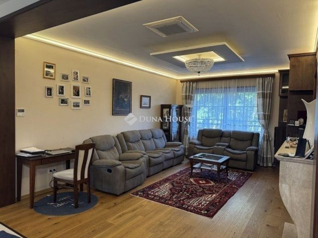 Eladó családi ház, Budapesten, XV. kerületben 236 M Ft, 4 szobás