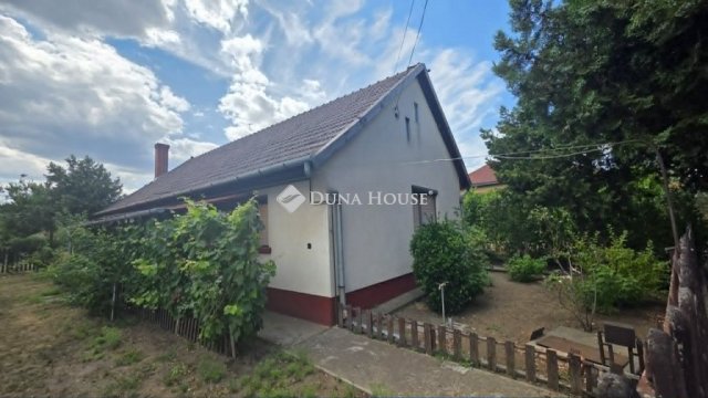 Eladó családi ház, Farmoson 25 M Ft, 2 szobás