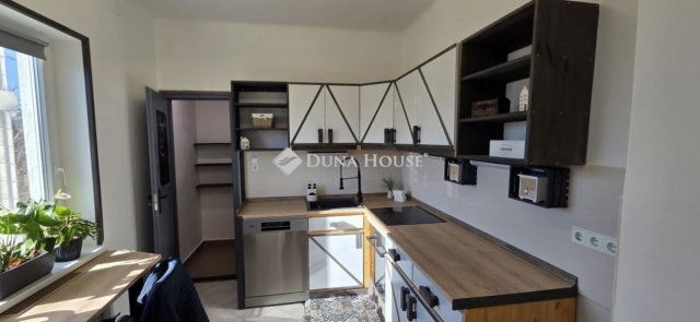 Eladó családi ház, Kecskeméten 89.9 M Ft, 5 szobás