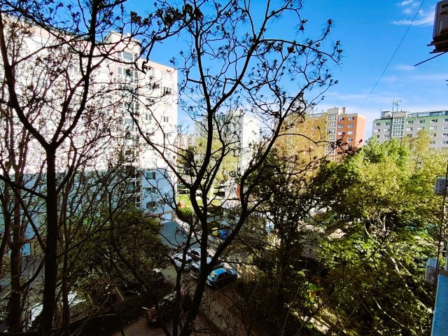 Eladó panellakás, Székesfehérvárott 41.9 M Ft, 1 szobás