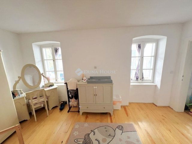 Eladó téglalakás, Pécsett 59.9 M Ft, 3 szobás