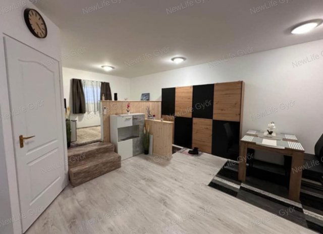 Eladó családi ház, Győrött 43.99 M Ft, 2 szobás