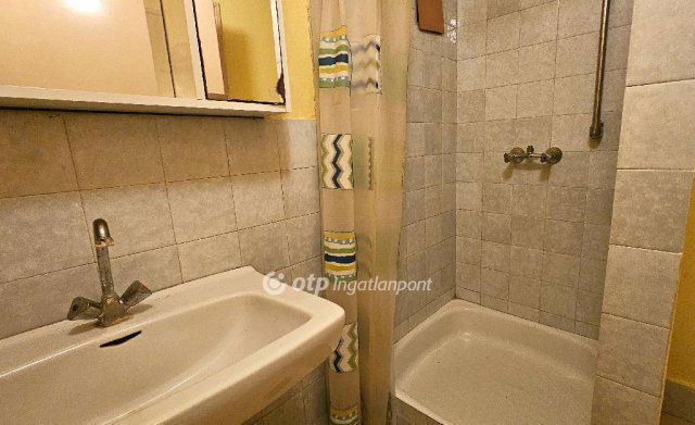 Eladó családi ház, Martonvásáron 87.5 M Ft, 5 szobás