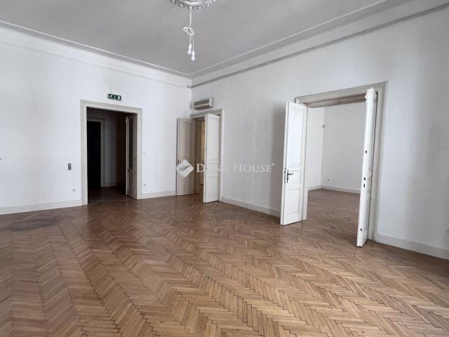 Kiadó téglalakás, albérlet, Budapesten, V. kerületben, 6 szobás