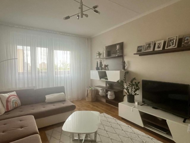 Eladó panellakás, Debrecenben 74.9 M Ft, 3 szobás