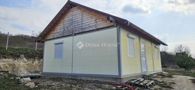 Eladó családi ház, Mányon 24.99 M Ft, 3 szobás