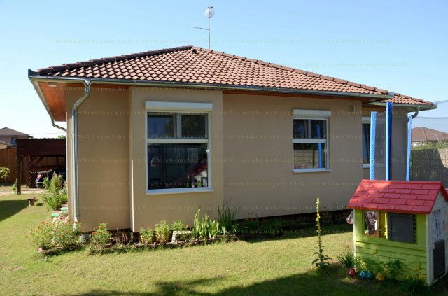 Eladó családi ház, Kecskeméten 65.8 M Ft, 5 szobás