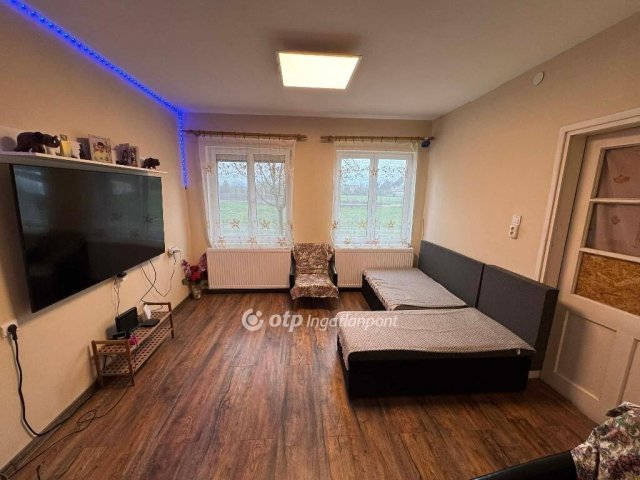 Eladó családi ház, Tápiószelén 29.9 M Ft, 3 szobás