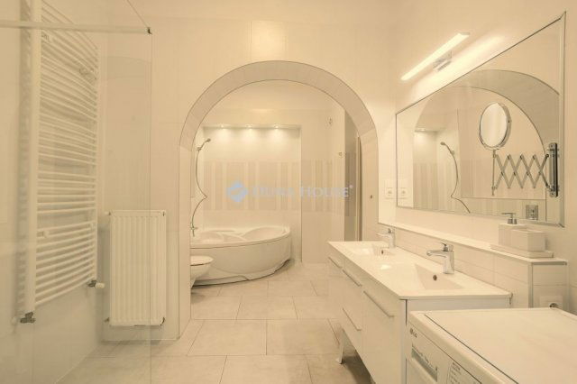 Eladó téglalakás, Pécsett 120 M Ft, 4 szobás