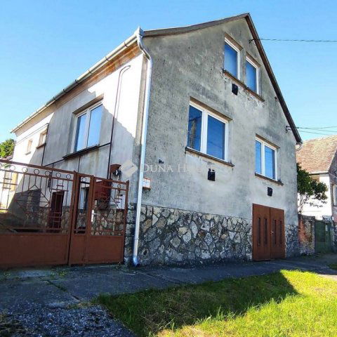 Eladó családi ház, Sombereken 18 M Ft, 5 szobás