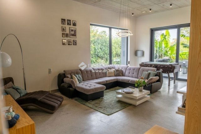 Eladó családi ház, Diósdon 429 M Ft, 5 szobás