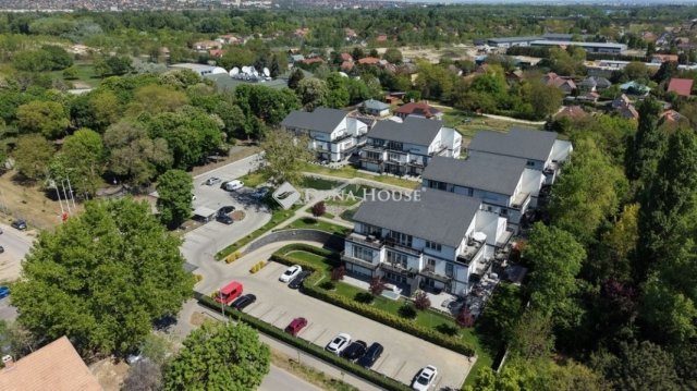 Eladó téglalakás, Szigetszentmiklóson 128.8 M Ft, 3 szobás