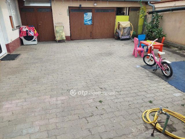 Eladó családi ház, Tiszakécskén 60 M Ft, 3 szobás