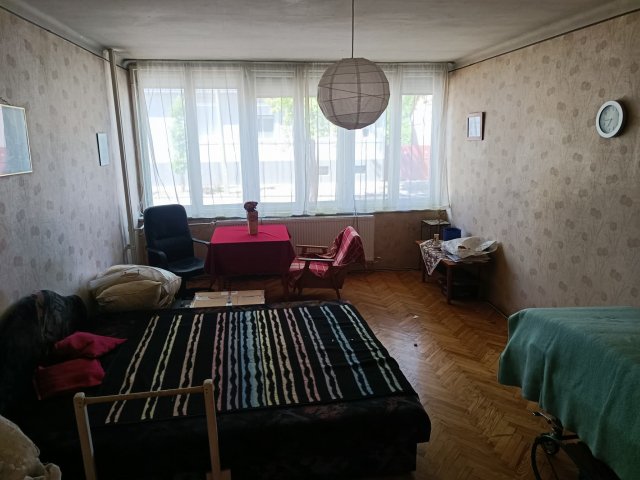 Eladó téglalakás, Kaposváron 44.5 M Ft, 3 szobás
