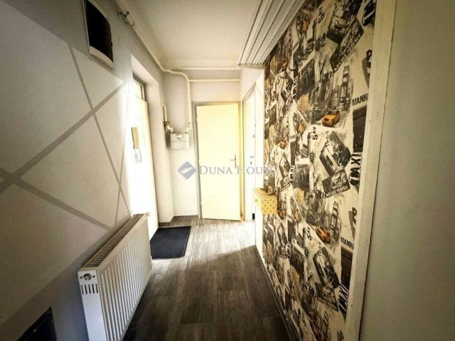 Eladó téglalakás, Szegeden 88 M Ft, 4 szobás