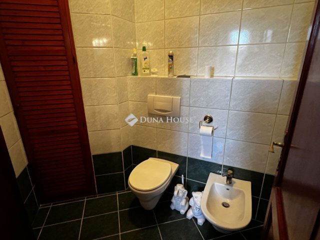 Eladó családi ház, Dunaújvárosban 119.9 M Ft, 7 szobás