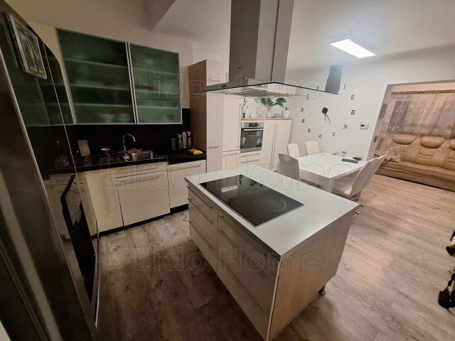 Eladó családi ház, Igalon 59.9 M Ft, 5+2 szobás