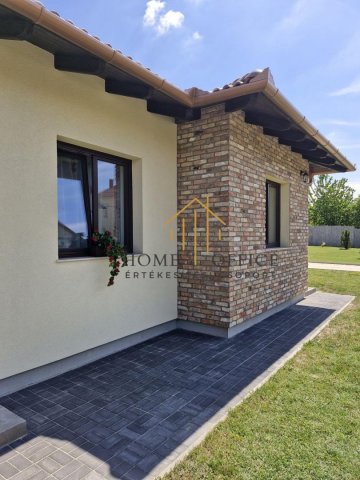 Eladó családi ház, Mezőfalván 184 M Ft, 4 szobás