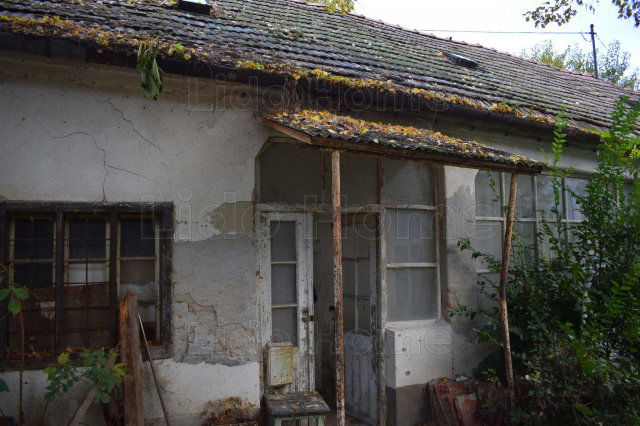 Eladó családi ház, Veszprémvarsányon 20 M Ft, 4 szobás