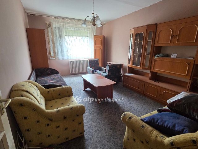 Kiadó panellakás, albérlet, Mezőhegyesen 80 E Ft / hó, 3 szobás