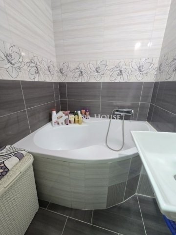 Eladó panellakás, Pécsett 54.9 M Ft, 3 szobás