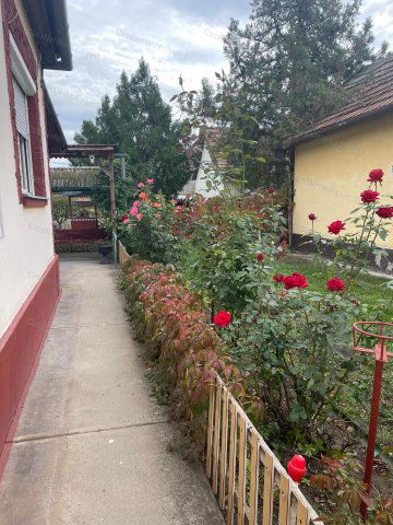 Eladó családi ház, Újszászon 25.9 M Ft, 3 szobás