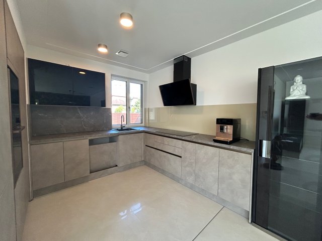 Eladó családi ház, Debrecenben 142 M Ft, 2 szobás