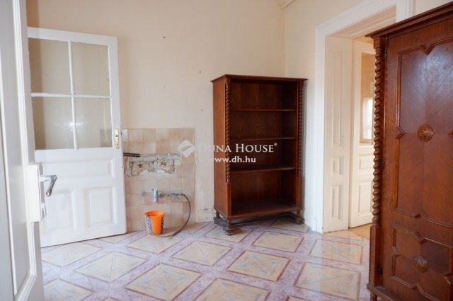 Eladó családi ház, Székesfehérvárott 69 M Ft, 4 szobás