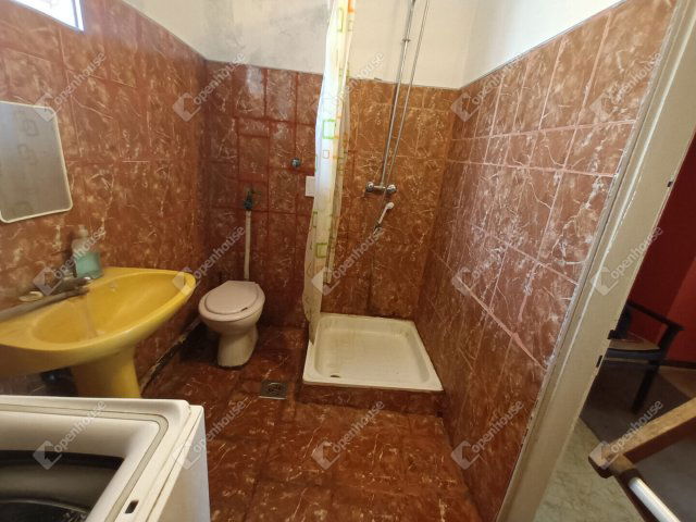 Eladó családi ház, Lábatlanon 44 M Ft, 5 szobás
