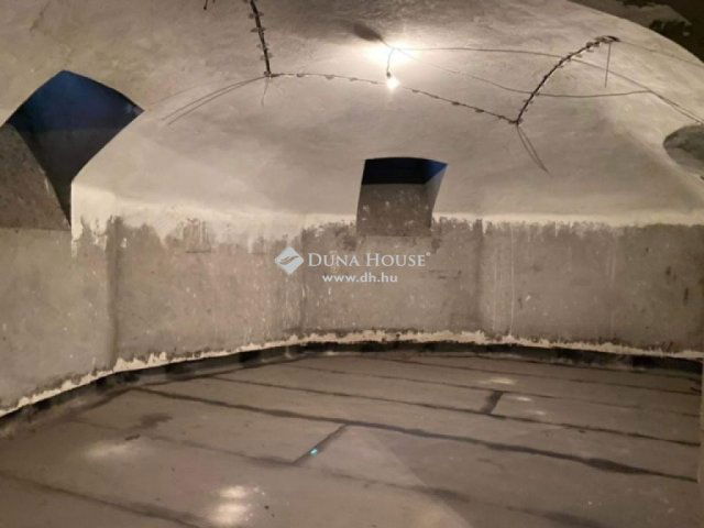 Eladó üzlethelyiség, Budapesten, IX. kerületben 69 M Ft