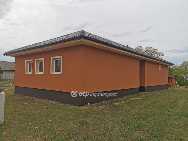 Eladó családi ház, Dabason 80 M Ft, 5 szobás