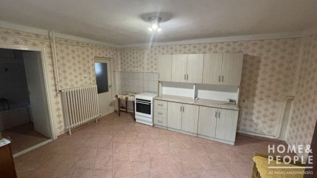 Eladó családi ház, Szegeden 59 M Ft, 3 szobás