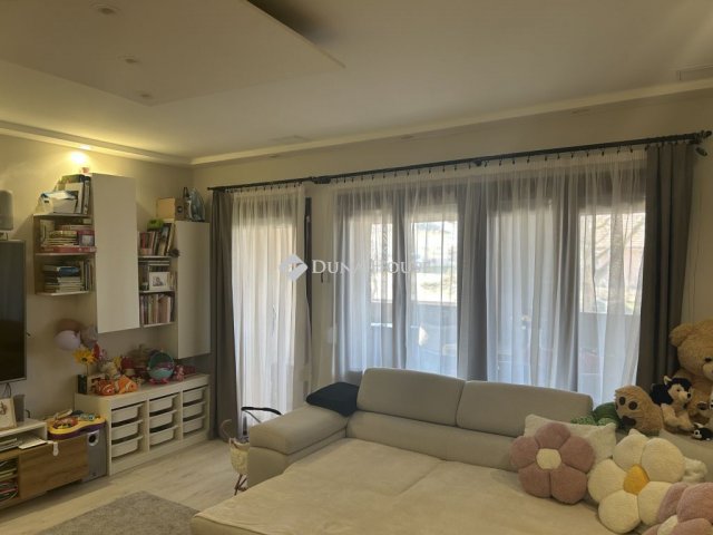 Eladó családi ház, Tolnán 94.5 M Ft, 4 szobás