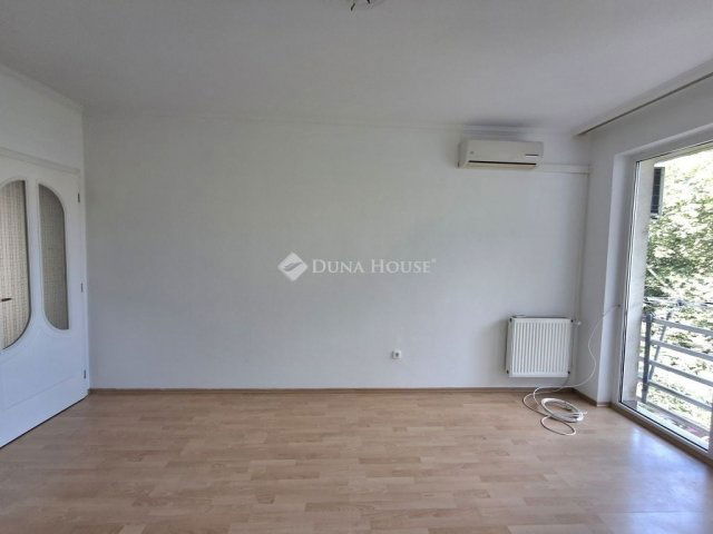 Eladó téglalakás, Debrecenben 69 M Ft, 3 szobás