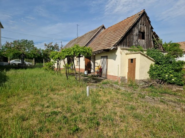 Eladó családi ház, Naszályon 21.9 M Ft, 2 szobás