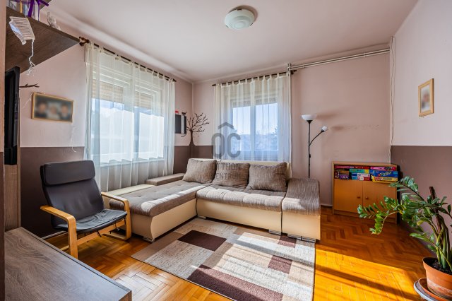 Eladó családi ház, Pécelen 87.9 M Ft, 4 szobás