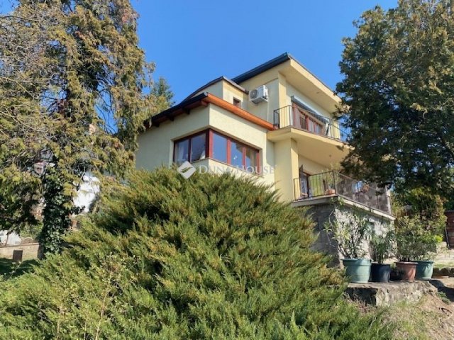 Eladó családi ház, Szentendrén 125 M Ft, 3 szobás