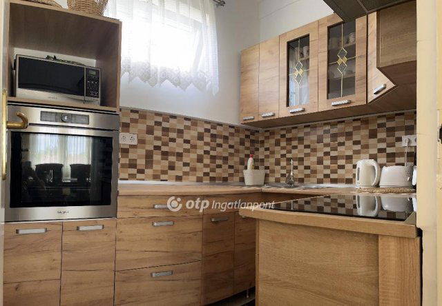 Eladó családi ház, Cegléden 75 M Ft, 4+1 szobás