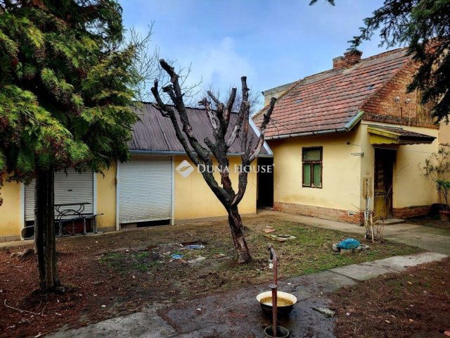 Eladó családi ház, Szegeden 69 M Ft, 2 szobás