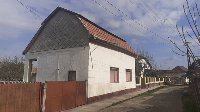 Eladó családi ház, Derecskén 30 M Ft, 4 szobás