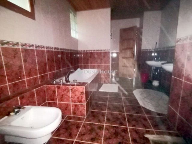 Eladó családi ház, Tökön 115 M Ft, 4 szobás