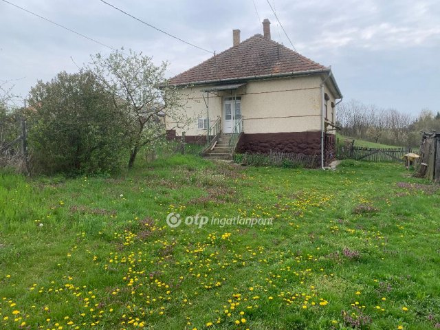 Eladó családi ház, Cereden 12 M Ft, 2 szobás