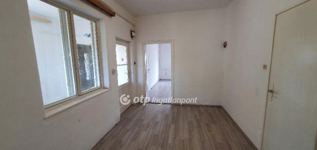 Eladó családi ház, Devecseren 18.9 M Ft, 2 szobás