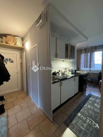 Eladó panellakás, Pétfürdőn 33.6 M Ft, 2 szobás