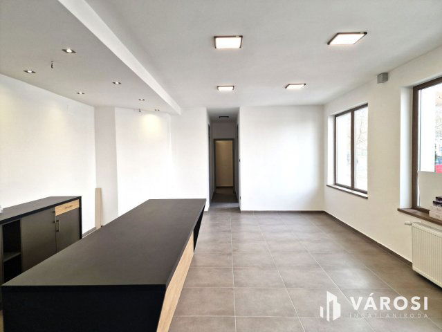 Eladó ipari ingatlan, Békéscsabán 175 M Ft, 7 szobás