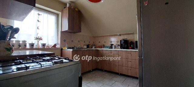 Eladó családi ház, Baracskán 98 M Ft, 6 szobás